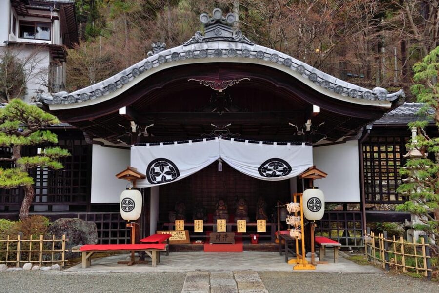 1-Day Tour from Takayama: Unveiling the Charm of Gero Onsen - The Onsen Museum explains the hot spring tradition