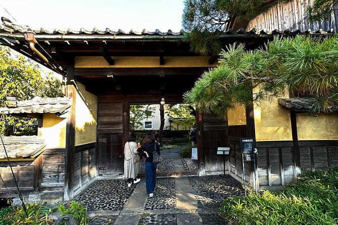 1-Day Winter Tour From Nozawa Onsen: Snow Monkeys, Zenko-ji Temple & Sake - Who should book this tour