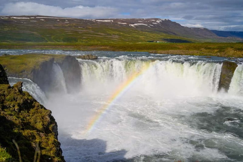 Akureyri: Day Trip to Goðafoss, Lake Mývatn & Nature Baths - Skútustaðagígar and the story of Mývatn