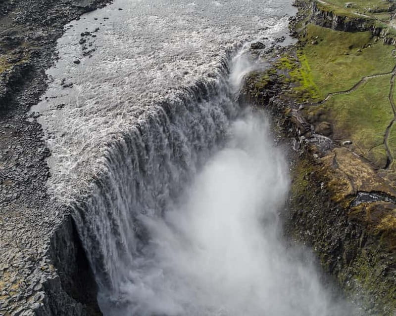 Akureyri Port: Dettifoss, Goðafoss and Lake Mývatn Tour - Hverfjall Crater and the climb to the rim