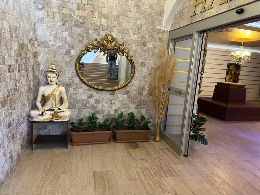 Alanya: Turkish Bath with Foam and Aromatherapy Massages - Languages, staff, and atmosphere