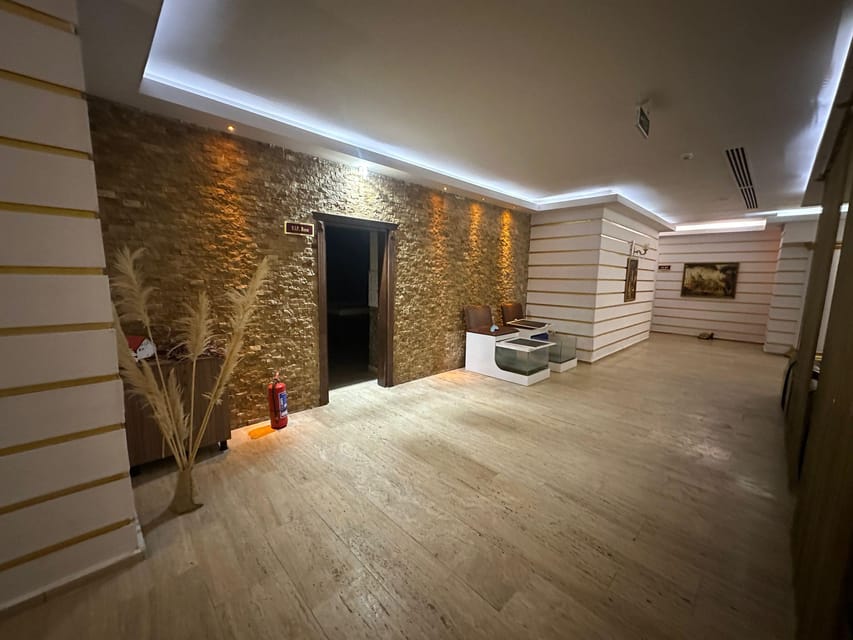 Alanya: Turkish Bath with Foam and Aromatherapy Massages - Warming up in the hot-air room