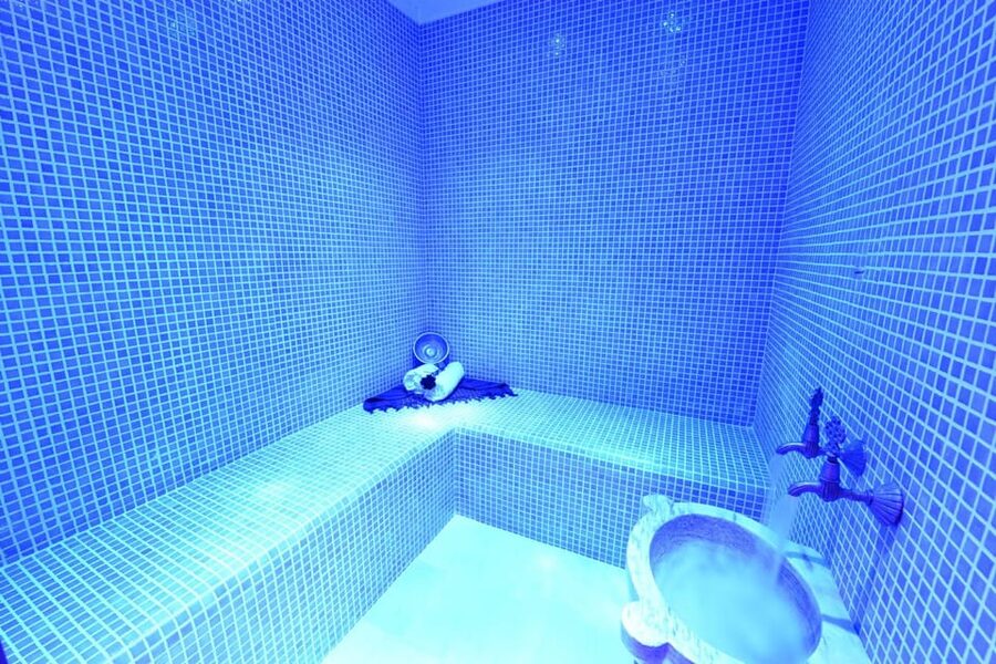 Alanya: Turkish Bathhouse and Spa Experience with Massage - The face mask closes the treatment gently