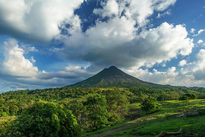 Arenal Volcano Hike plus Baldi Hot Springs and Dinner - How to prepare for the five to six hours