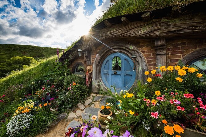 Auckland to Hobbiton Movie Set and Rotorua's Geothermal Valley - What the $279.26 price really covers