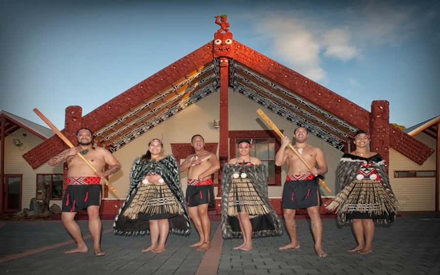 Auckland: Wai-O-Tapu, Maori Haka & Hot Springs Rotorua Tour - The long drive from Auckland to Rotorua