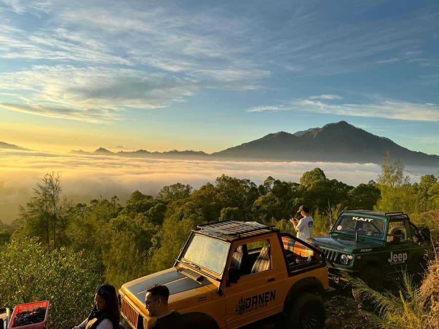 Bali : Private Sunrise Jeep Tour and Hot Spring All Include - Breakfast while the sky changes