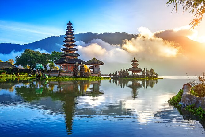 Bali Tour: Lake, Iconic Gate, Temple, Hot Spring and Rice Terrace - Tanah Lot: a dramatic west coast finish
