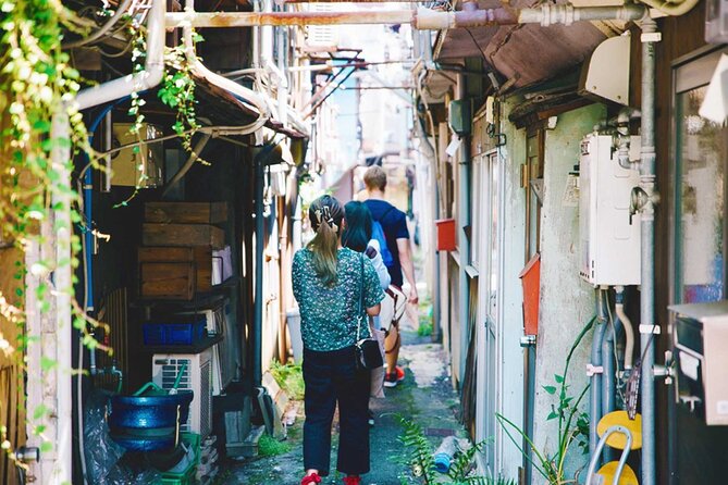 Become a local! A Walking Tour of Arts, Crafts & Onsen Culture - What the guides add to the experience