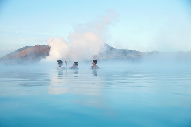 Blue Lagoon & Northern Lights Tour from Reykjavik - Chasing the northern lights after dark