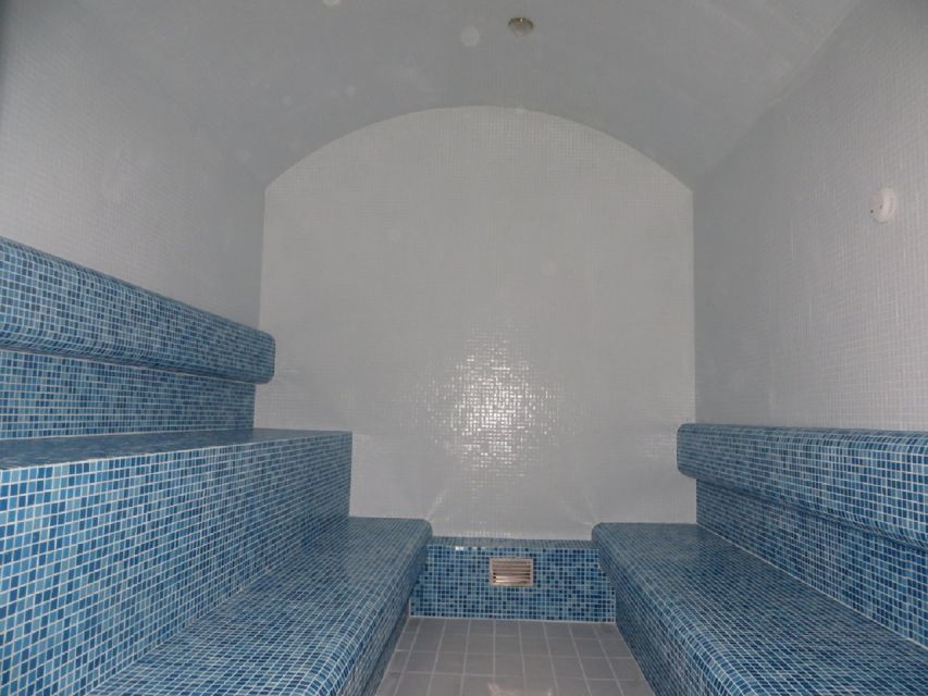 Budapest: Dandar Thermal Bath Full-Day Admission - Entering the restored Art Nouveau bathhouse