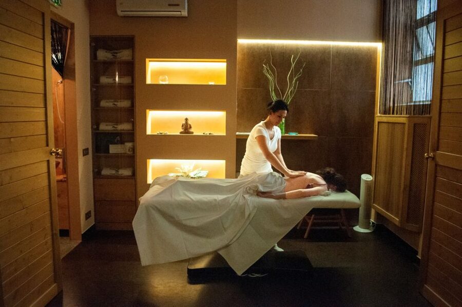 Budapest: Full-Day Gellért Spa Ticket - Gellért Spa’s setting on the Buda side