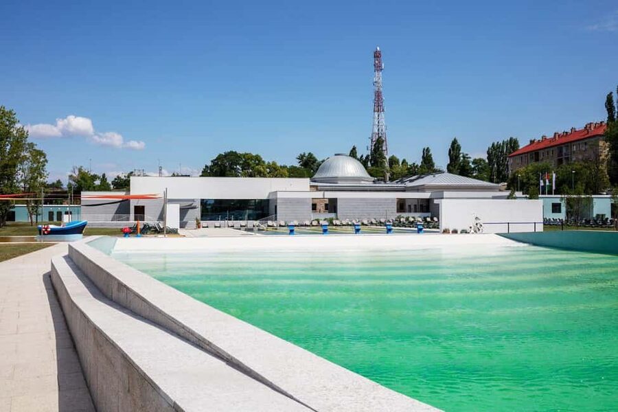 Budapest: Pesterzsébet Salt-Iodine Spa & Sauna World Ticket - What the atmosphere feels like