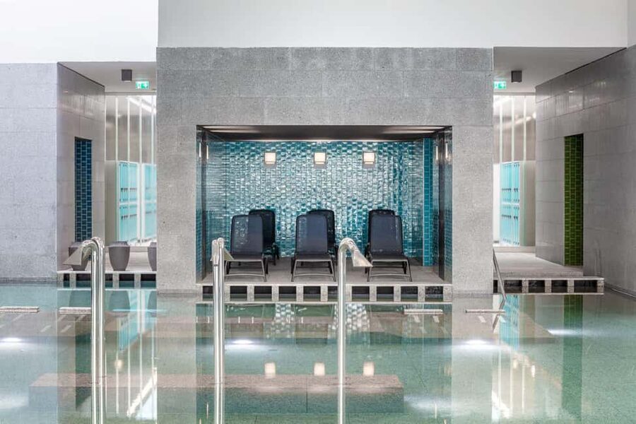 Budapest: Pesterzsébet Salt-Iodine Spa & Sauna World Ticket - Ten indoor pools for a weather-proof spa day