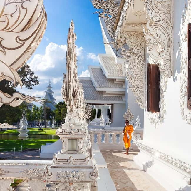 Chiang Mai: Chiang Rai Famous Temples & Hot Springs Day Trip - Mae Kachan Hill Tribe and Long Neck Village