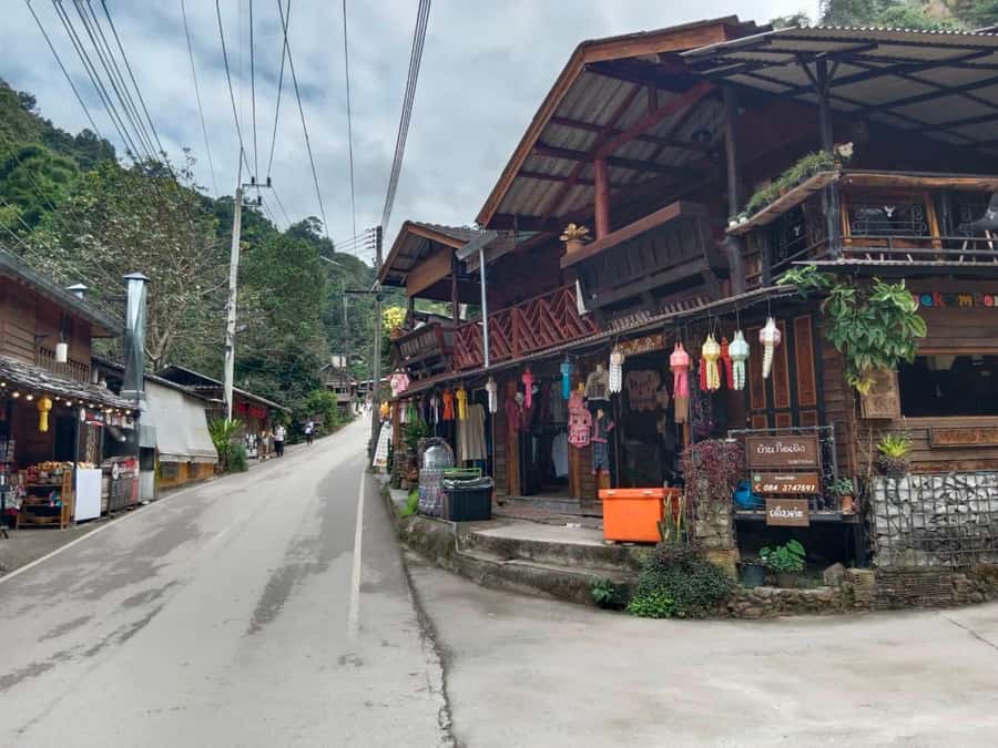 Chiang Mai: Mae Kampong Village, Hot Springs & Bor Sang Tour - Soaking at San Kamphaeng Hot Springs
