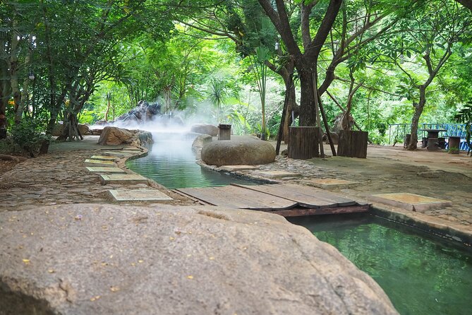 Chiang Rai Wonders: White, Blue & Red Temples and Hot Spring - What the driver service does well