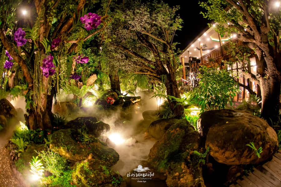Chiangmai to Chiangrai: 3 Temples, Hot Springs& Lalitta Cafe - White Temple, Wat Rong Khun: modern art in a sacred setting