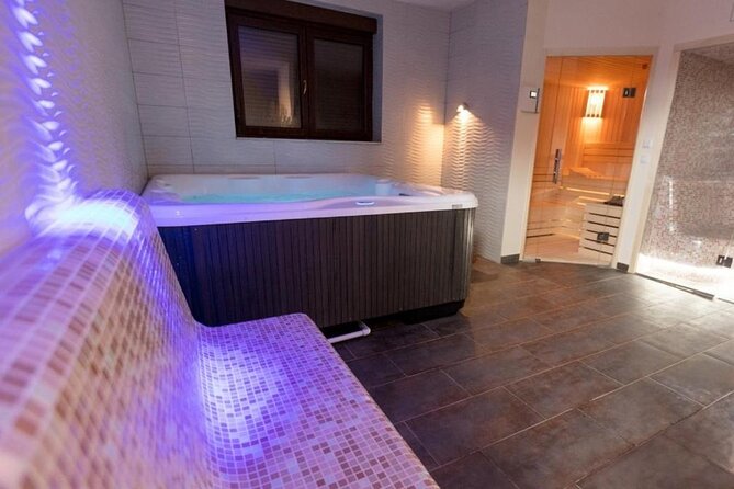 Cleopatra Deluxe Spa Treatment VIP With Massage Sauna Jacuzzi - The 45-minute full-body massage