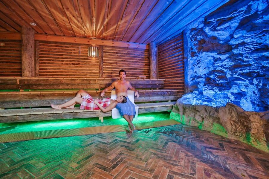 Cologne: 1-day ticket for the Aqualand adventure pool including sauna world - Nine slides for a serious dose of water fun