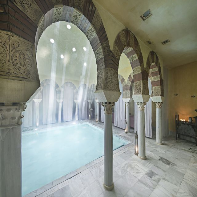 Córdoba: Hammam Al Ándalus Entry Ticket w/Optional Massage - Choosing the best time for a quieter visit