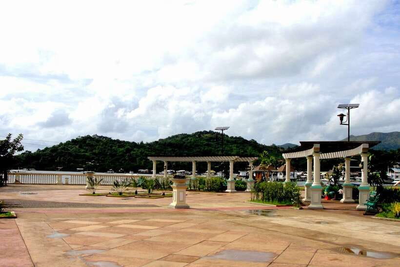 Coron: Town Tour with Maquinit Hot Spring - Why Mount Tapyas makes this Coron tour worthwhile
