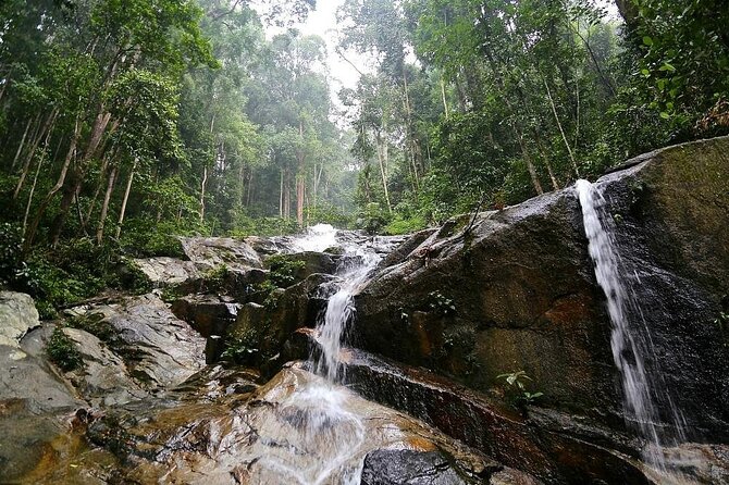 Countryside Tour Waterfall, Hot Springs & Batu Caves With Lunch - A short look at Malaysian batik