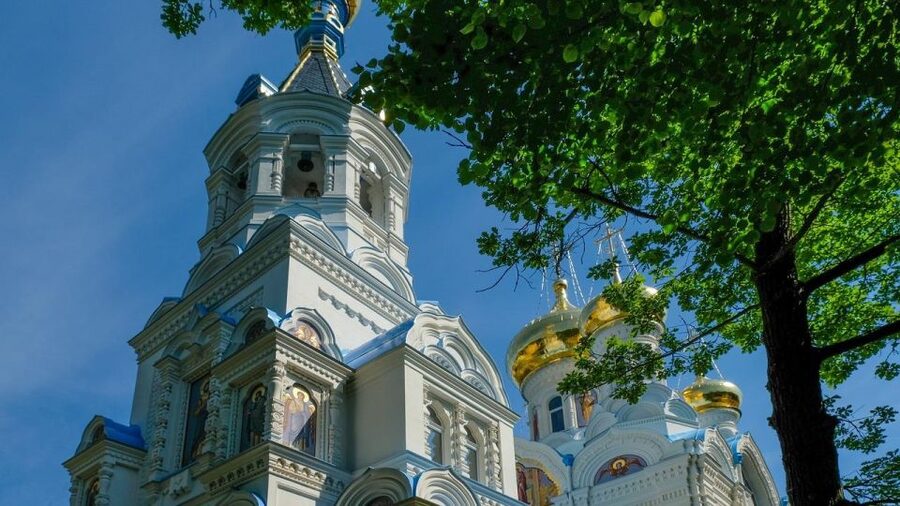 Daytrip from Prague to Karlovy Vary (Hot Springs Area) - Lunch and Two Hours to Find Your Own Pace