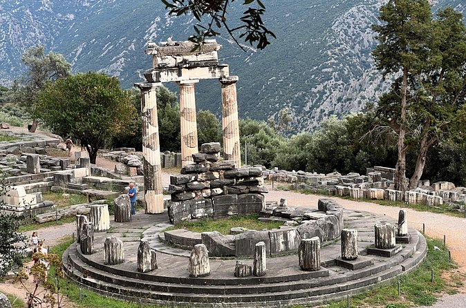Delphi Historical Private Guided Tour & Thermopylae Hot Springs - The vehicle and guide make a long day easier