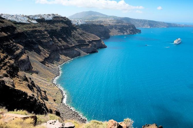Early Season Experience: 3-hours Santorini Volcano and Hot Springs Trip - Palea Kameni and the limits of the hot springs