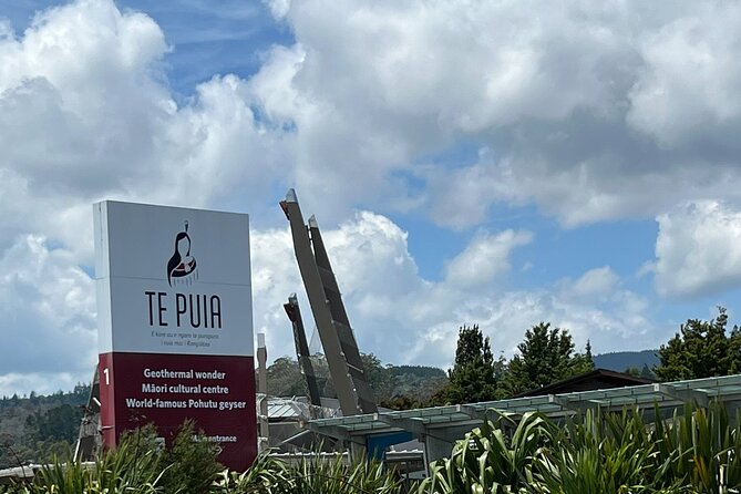 Ex Auckland: Rotorua Māori Village with Haka and Hot Springs - A short look at Rotorua city