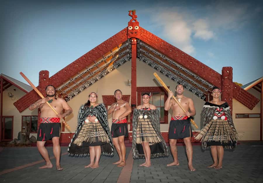From Auckland: Rotorua Māori Village & Hot Springs with Haka - The long road from Auckland to Rotorua