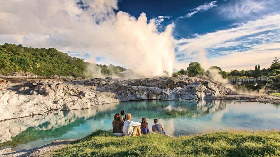From Auckland: Rotorua's Geothermal Experience Private Tour - From Auckland to Rotorua in one ambitious day