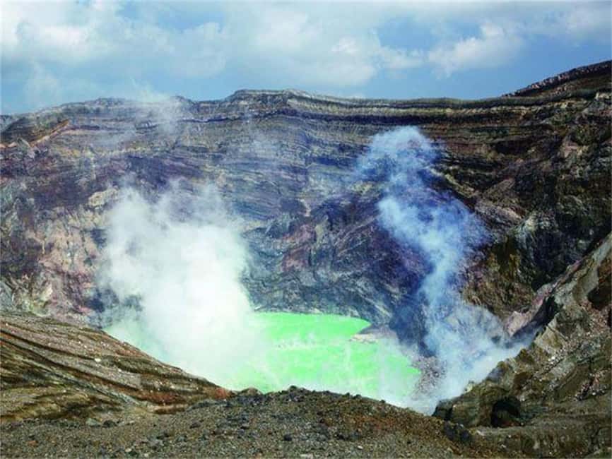From Fukuoka: Mount Aso, Kurokawa Onsen, and Shrine Tour - Kusasenri: An Hour to Walk, Eat, or Ride
