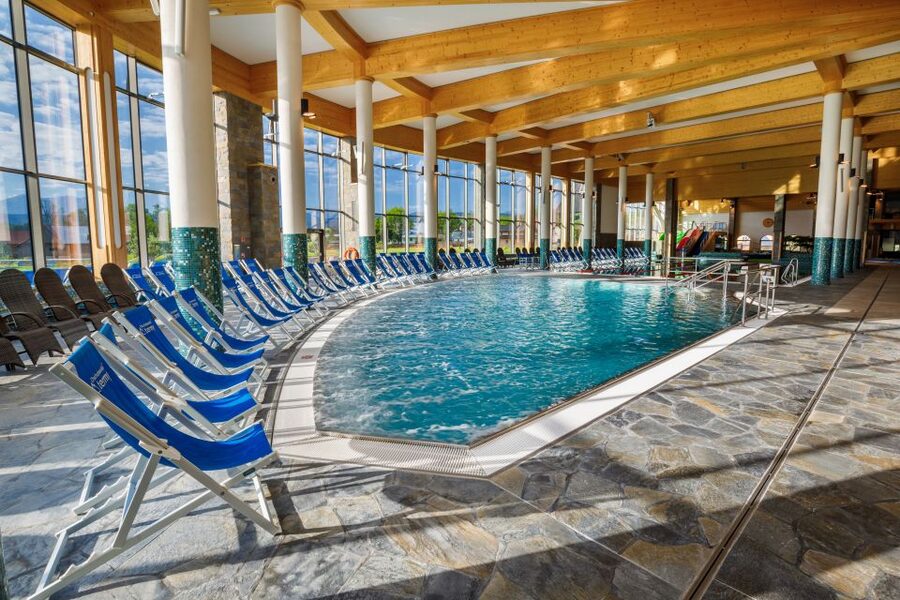 From Kraków: Tatra Mountans Ski Trip and Thermal Baths Visit - What to pack for snow, skis, and pools