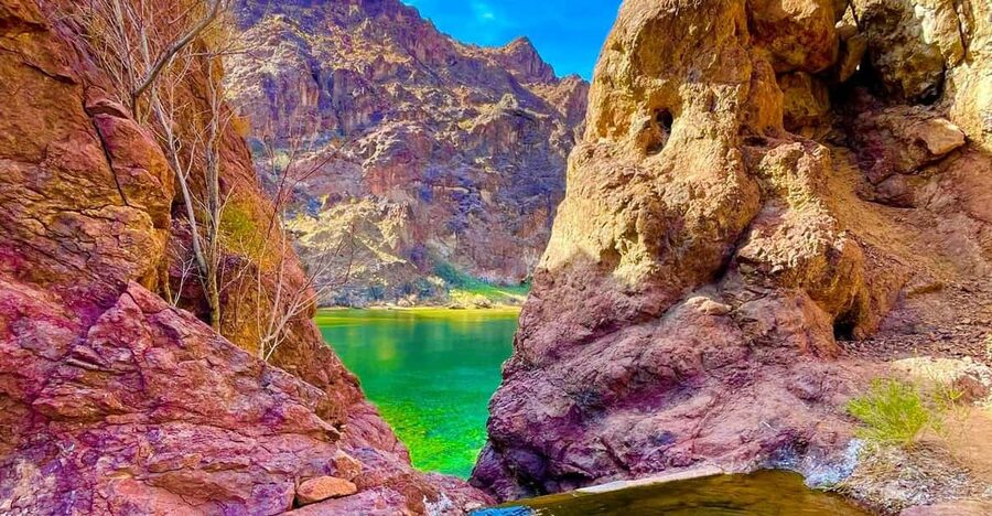 From Las Vegas: Hoover Dam Kayak Trip with 6 Hot Springs - Starting at Willow Beach before the heat