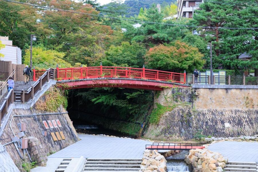 From Osaka: Himeji Castle, Arima Onsen & Mt. Rokko Day Tour - Lunch at Karoyashiki-ato Park