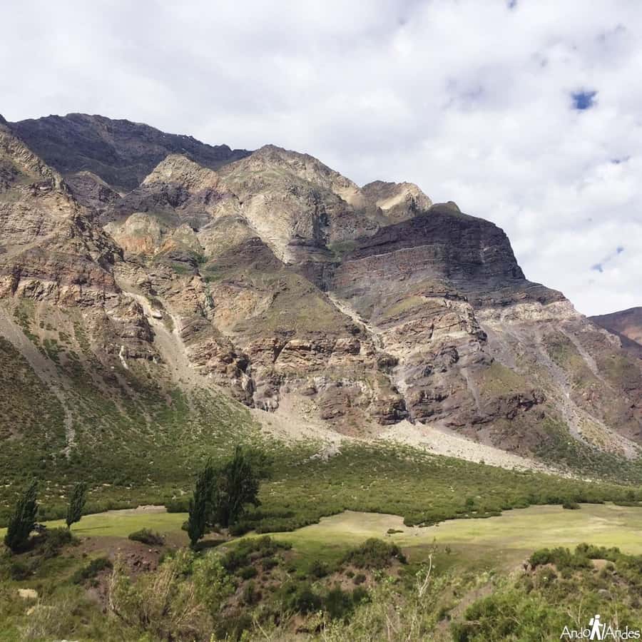 From Santiago: Maipo Canyon Volcano and Hot Spring Tour - A picnic, Chilean wine, and time beside the river