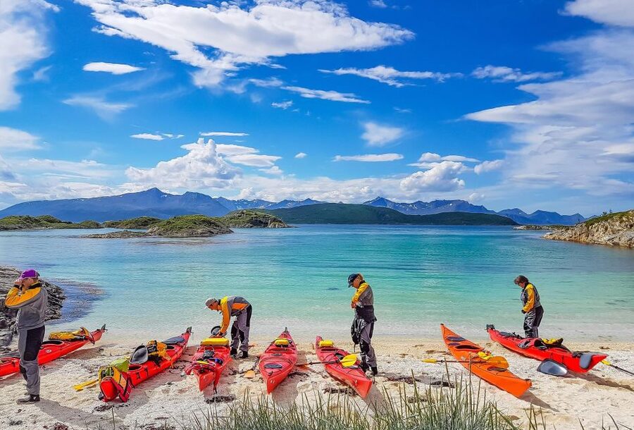 From Tromsø: Kayak trip with lunch and sauna at Sommarøy - Why Sommarøy makes a fine kayak day from Tromsø