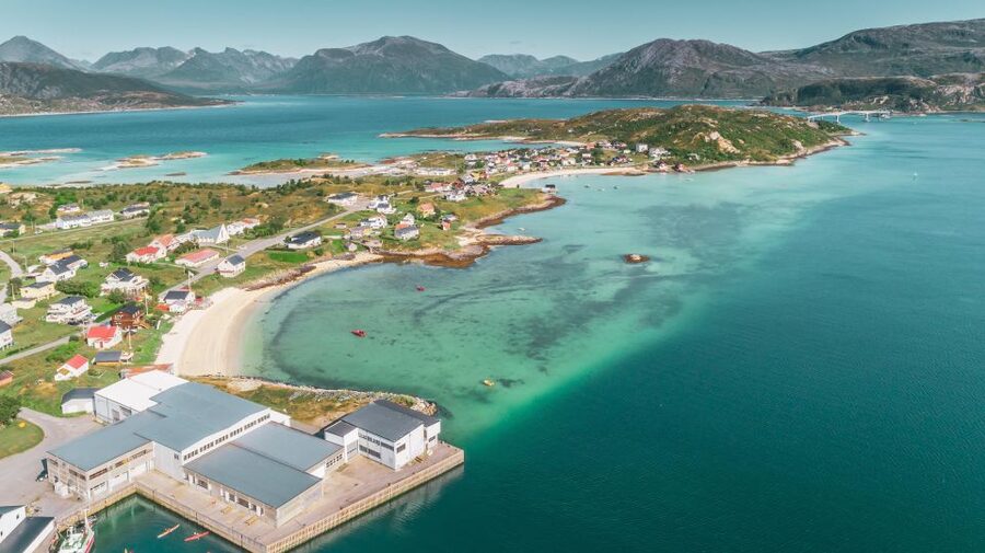 From Tromsø: Kayak trip with lunch and sauna at Sommarøy - Four and a half hours to use your own way