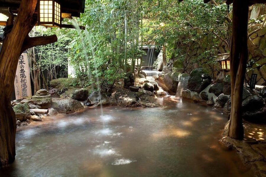 Fukuoka: Mt. Aso Volcano & Kurokawa Onsen Scenic Day Tour - Kusasenri grassland, horses, and a common time problem