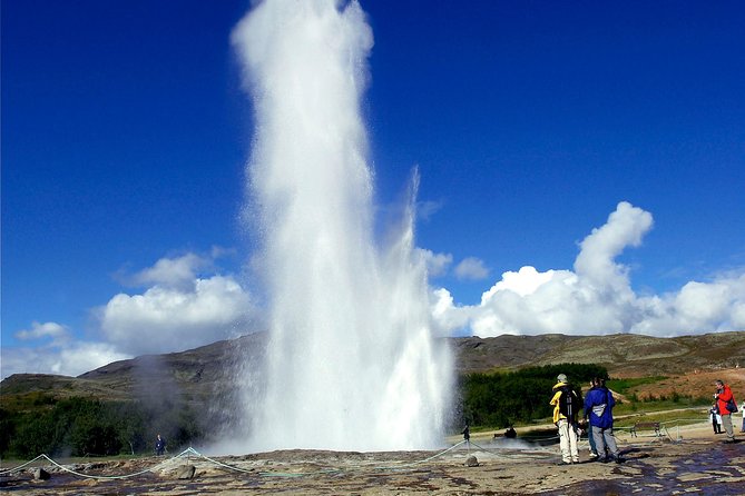 Golden Circle and Fontana Geothermal Spa Day Trip from Reykjavik - Geysir and Strokkur: a short wait for a dramatic burst