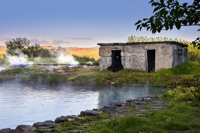 Golden Circle Classic Tour with Secret Lagoon Relaxation - Þingvellir: a powerful first look at Iceland