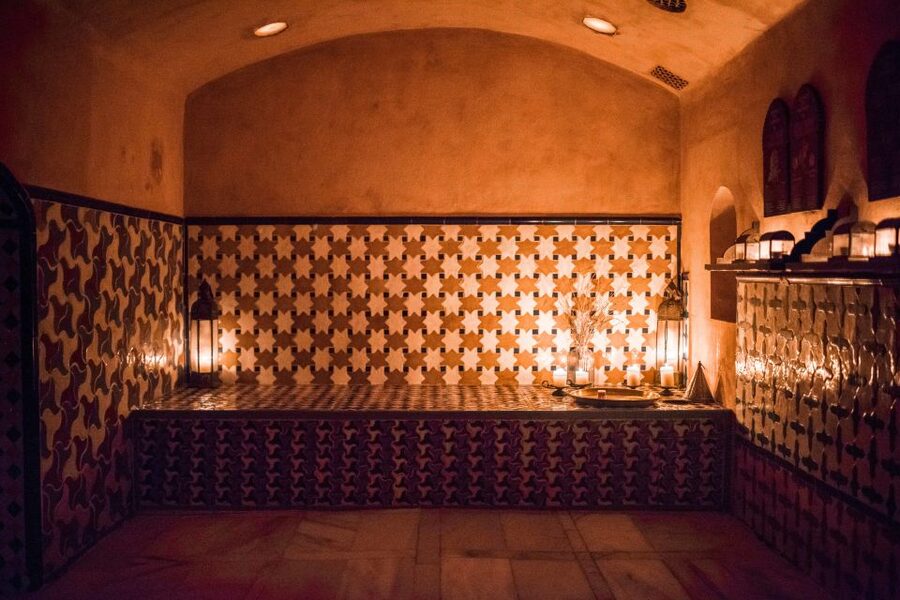 Granada: Hammam Al Ándalus with Massage - Clean facilities and useful finishing touches