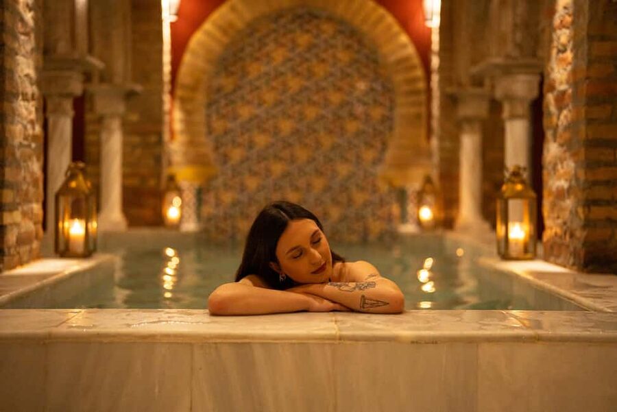 Granada: Traditional Bath in the Nasrid Palace Hammam - Hot stones before the massage