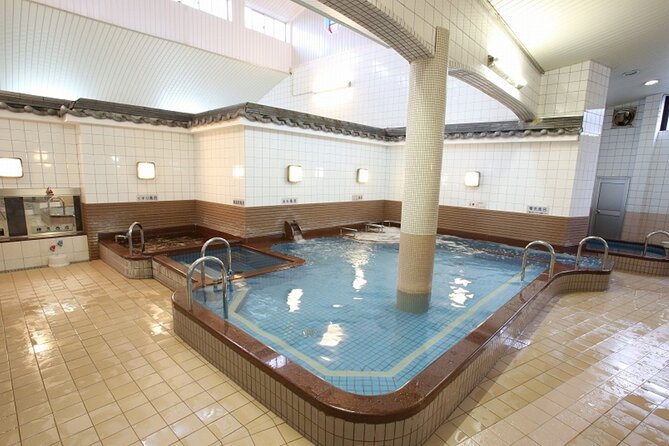 Guide tour of Japanese bathing culture at Funaoka Onsen - Why a Small Group Helps