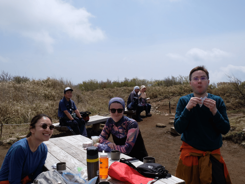 Hakone: Traverse the Hakone Caldera and Enjoy Onsen - Local lunch, with the bill separate