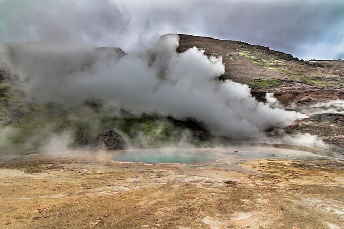 Helicopter Flight Over Geothermal Landscapes from Reykjavik - What the helicopter ride feels like