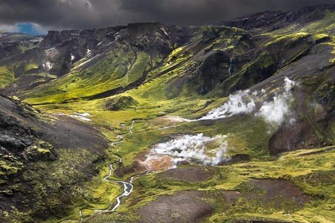 Helicopter Flight Over Geothermal Landscapes from Reykjavik - The Hveragerdi landing lasts 15 minutes