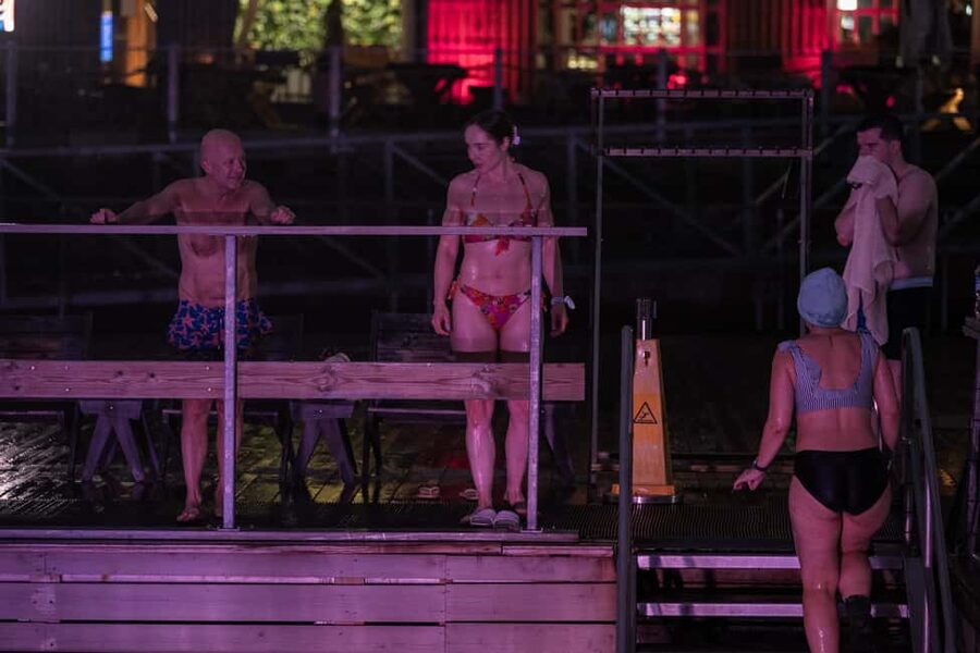 Helsinki: Finnish Ice Swimming & Sauna Training Experience - The cold-water session: short, guided, and controlled